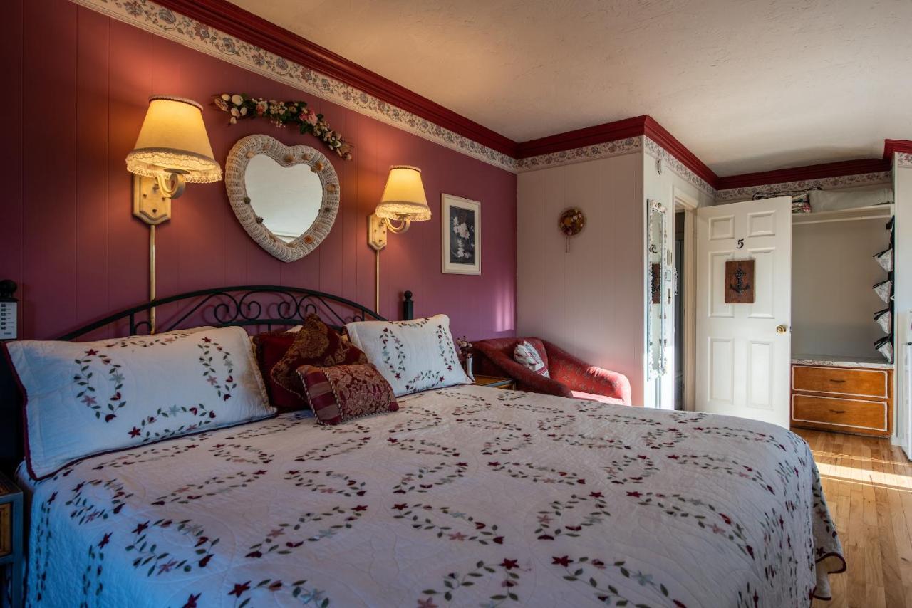 A Cape Cod Ocean Manor Inn ไฮยานนิส ภายนอก รูปภาพ
