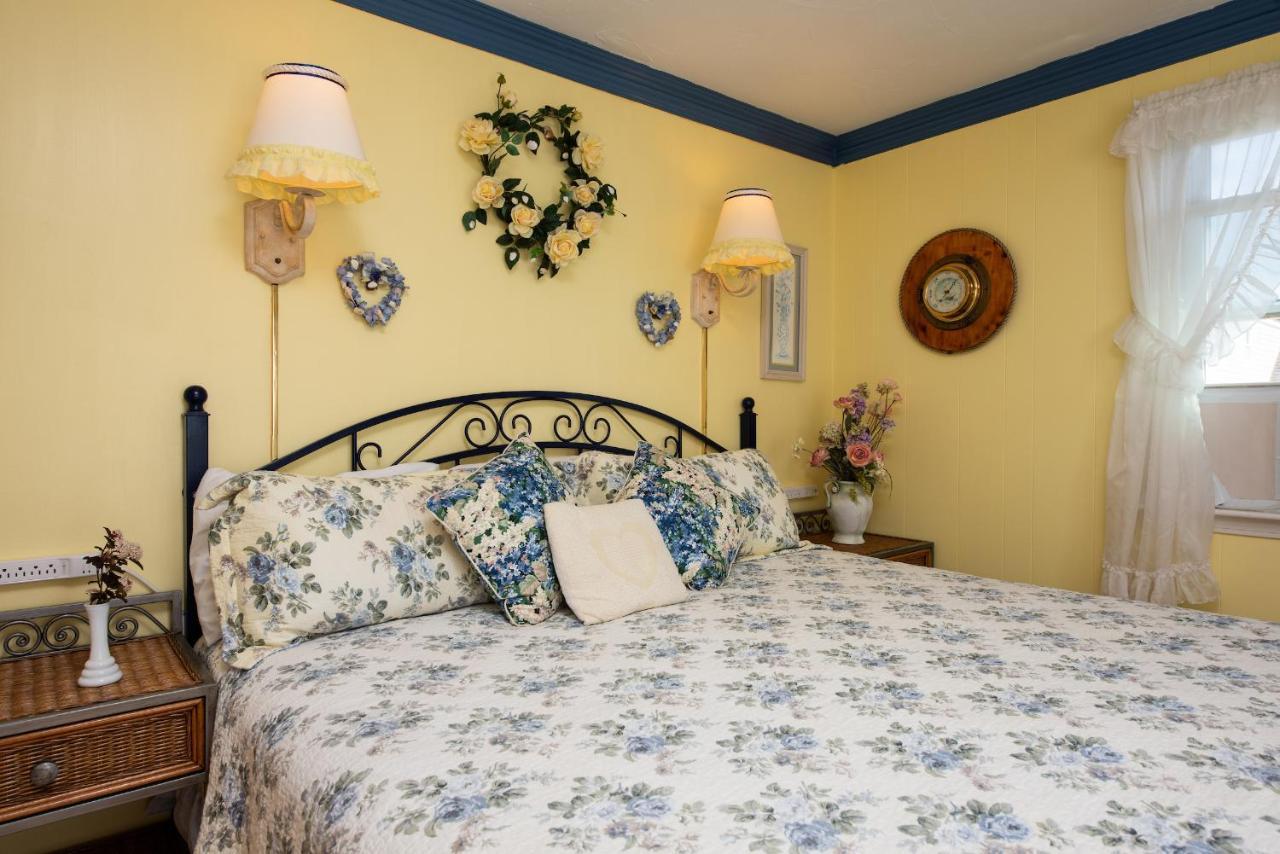 A Cape Cod Ocean Manor Inn ไฮยานนิส ภายนอก รูปภาพ