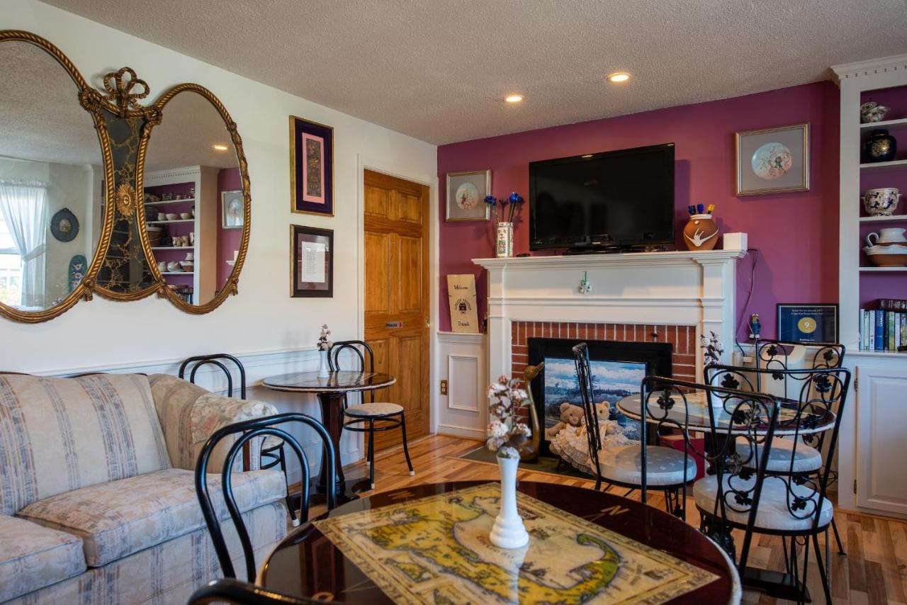A Cape Cod Ocean Manor Inn ไฮยานนิส ภายนอก รูปภาพ