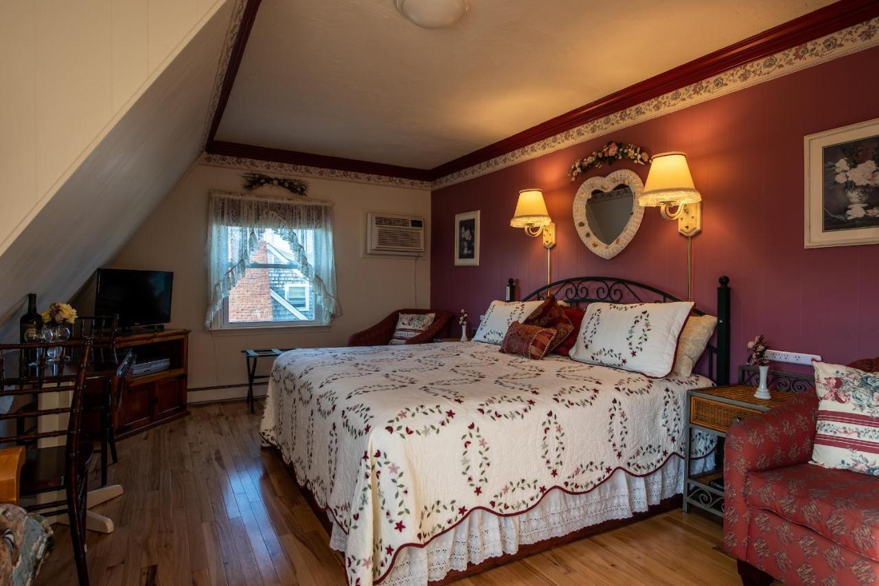 A Cape Cod Ocean Manor Inn ไฮยานนิส ภายนอก รูปภาพ